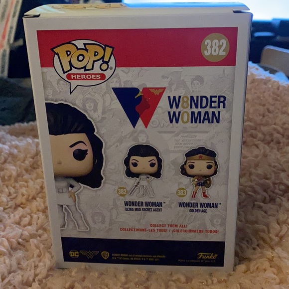 80th Anniversary Wonder Woman FUNKO - Picture 3 of 4